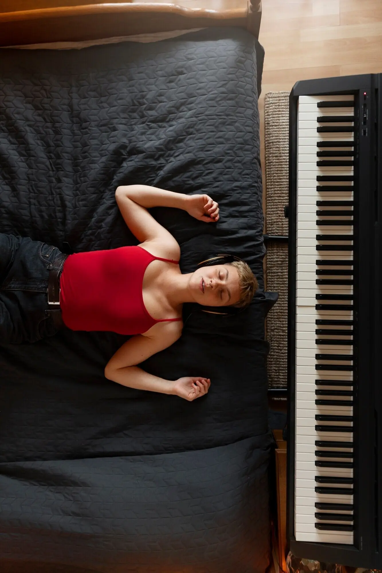 Künstler, der alternative Bedroom-Pop-Musik kreiert.